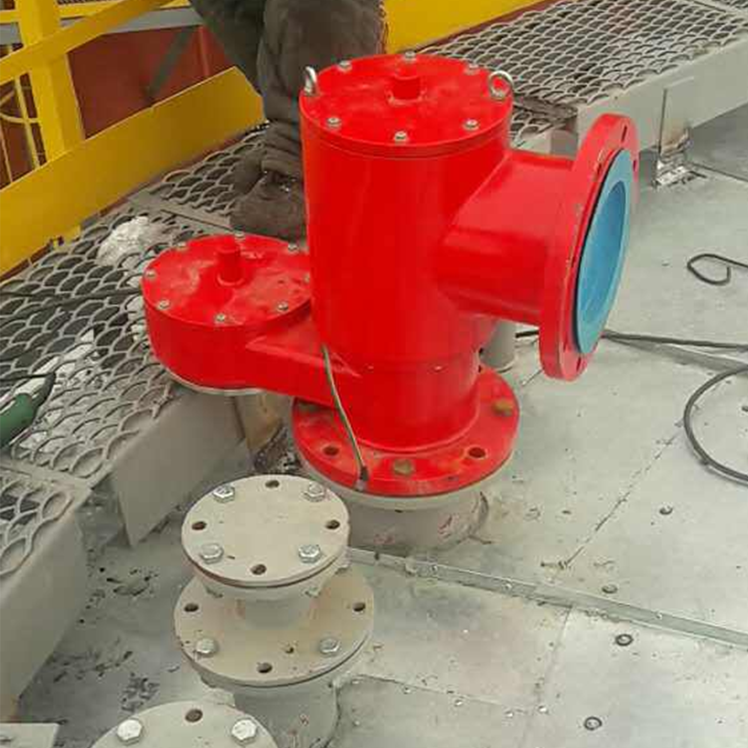 哈萨克斯坦带接管呼吸阀应用现场照片